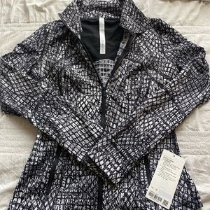 LULULEMON NWT Define Jacket 10